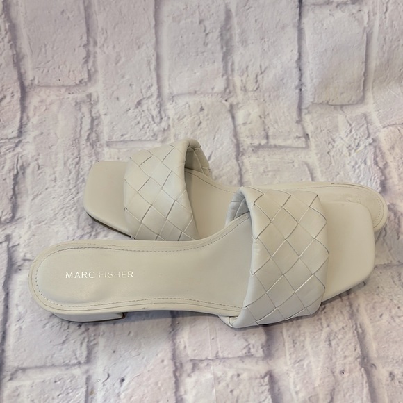 Marc Fisher Shoes - 🔵”LIKE NEW” Marc Fisher Chic White Woven Slide Sandals